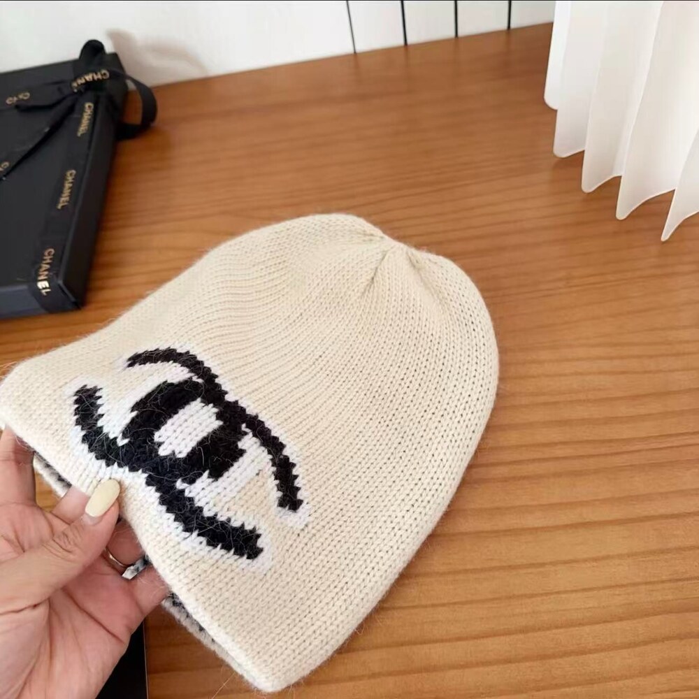 Chanel CC Logo Cashmere Knit Beanie - Picture 3 of 6